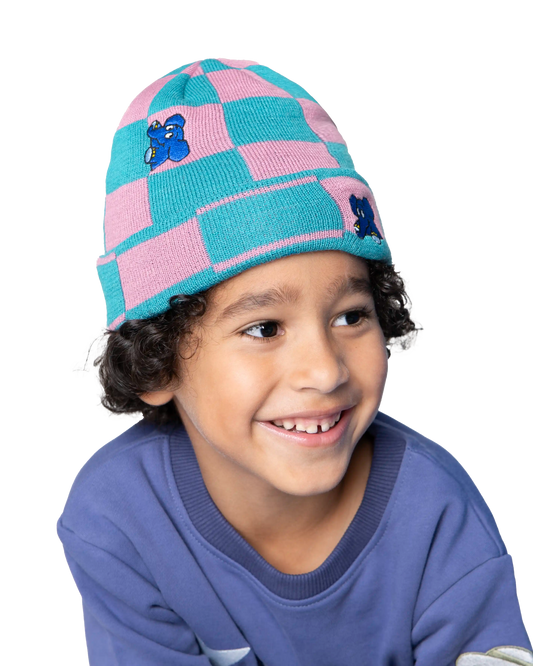 Detailansicht von koaa – The Elephant „Checkered“ – Beanie | Sustainable headwear in blue/pink
