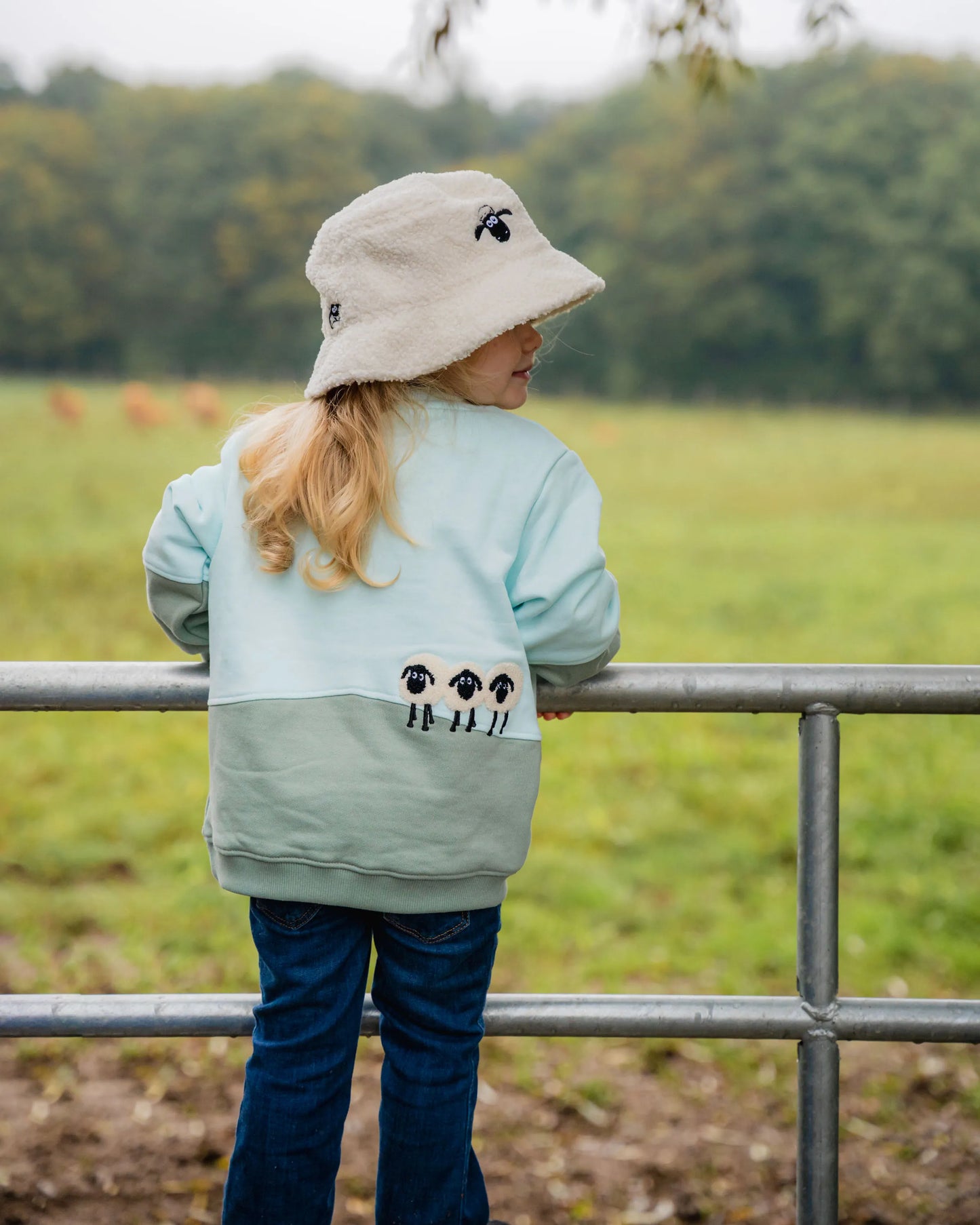 koaa – Shaun das Schaf “Traktor“ –Sweater blue/green